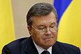 Януковича спросили, почему он бежал. Он говорит, что не бежал, а "переехал в Харьков". По дороге его кортеж обстреляли.
