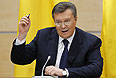 Янукович говорит, что его "цинично обманули". И не только его, но и "весь украинский народ". В этой ситуации он хочет услышать ответ от тех подписантов, которые выступали гарантами выполнения договоренностей. Янукович считает, что нужно встречаться и обсуждать условия. Вопрос не снят с повестки дня.