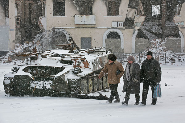 Разрушенный БТР украинской армии в Углегорске