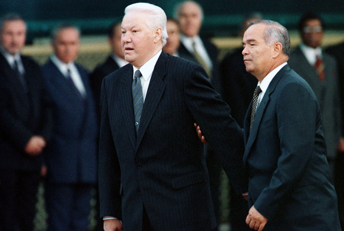Ислам Каримов приветствует президента России Бориса Ельцина в Ташкенте. 1998 год.