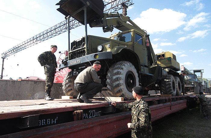 Вывоз военной техники украинской армии из Крыма.