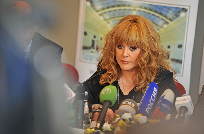 Певица Алла Пугачева во время пресс-конференции, посвященной презентации проекта "Театр песни Аллы Пугачевой" в апреле 2012 года.