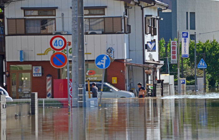 Число жертв наводнения в Японии возросло до пяти человек
