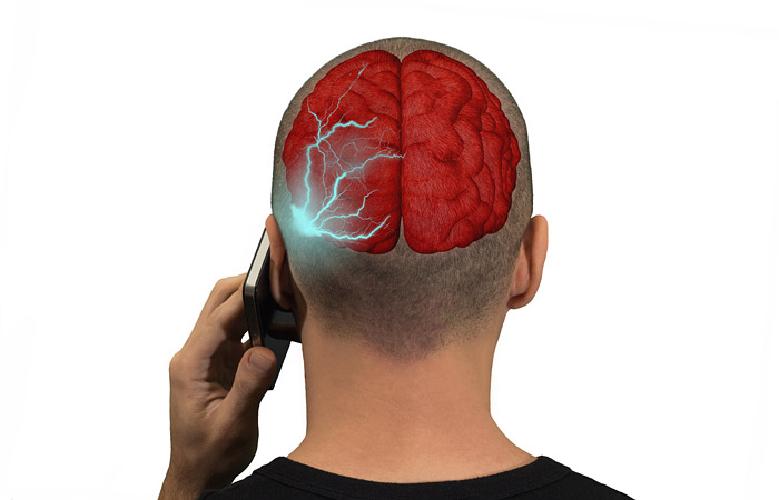 Австралийские ученые опровергли связь между мобильниками и раком мозга