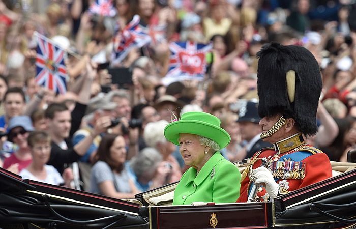 Лондон украсили английскими флагами в честь юбилея королевы