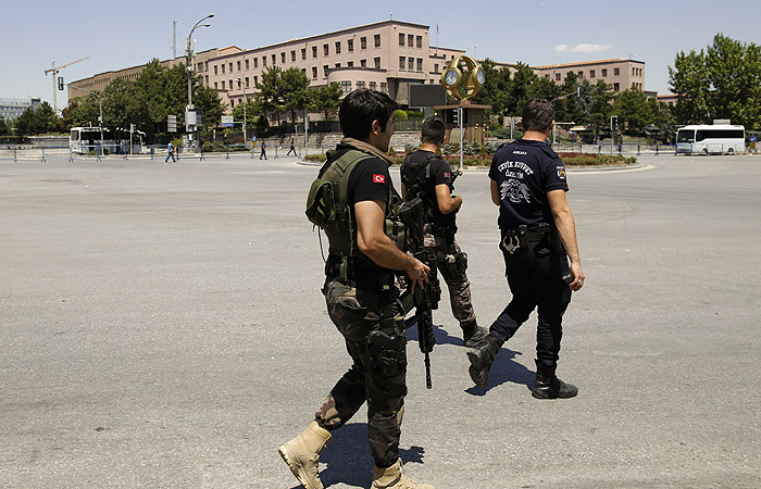 В Турции по подозрению в причастности к мятежу арестовали шесть тысяч человек