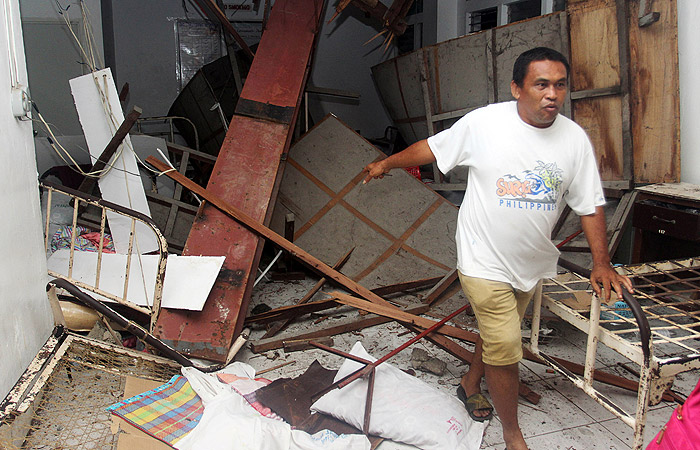 Землетрясение на Филиппинах повредило жилые дома и аэропорт