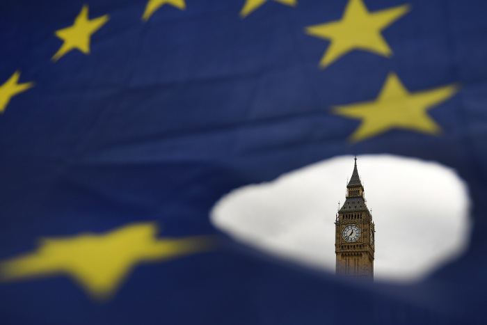 «Развод» Великобритании с ЕС: Европарламент принял заключительную резолюцию по условиям Brexit
