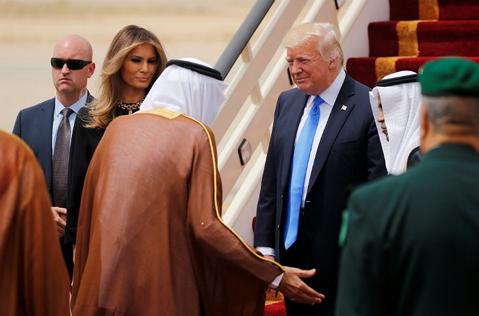 Картинки по запросу Трамп прибыл с визитом в Саудовскую Аравию