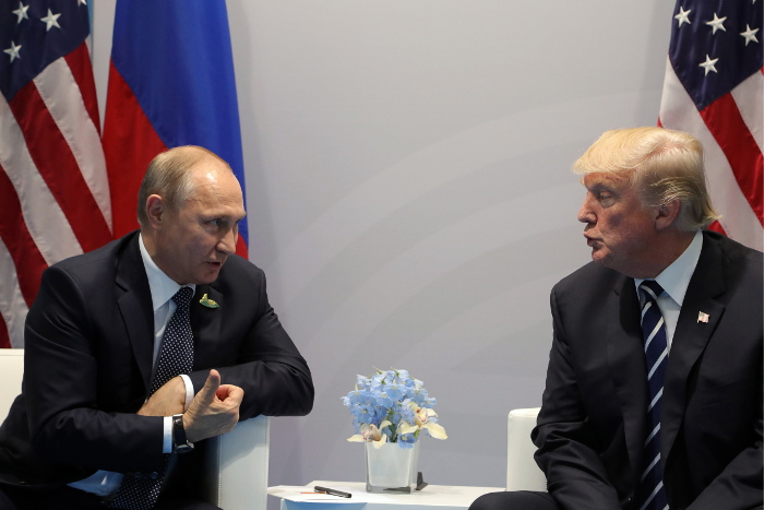 Соцсети обсуждают, как Путин покорил супругу Трампа на G20 — Очарованная Меланья