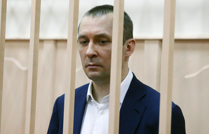 Полковника Захарченко обвинили в трех эпизодах получения взяток