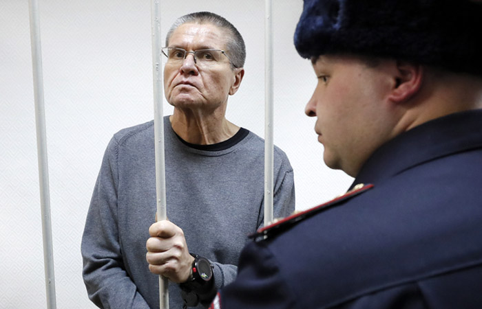 Улюкаев пришел на оглашение вердикта без вещей