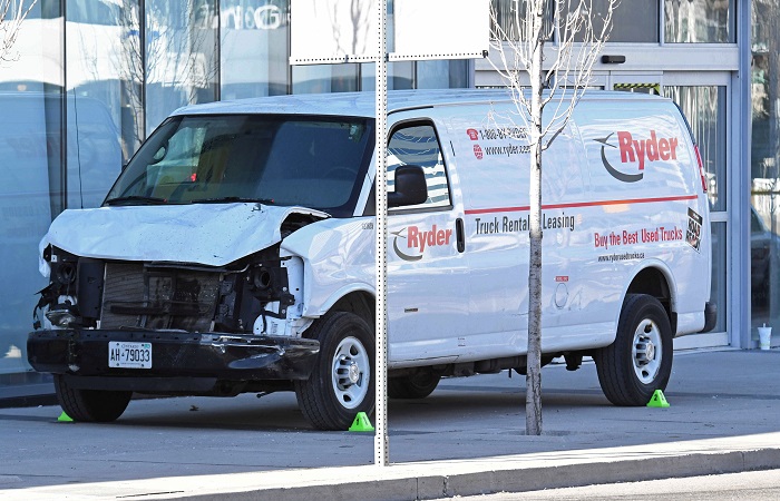 В результате наезда на пешеходов в Торонто погибли 10 человек
