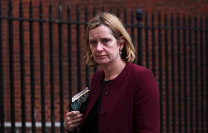 Глава МВД Великобритании ушла в отставку из-за скандала с депортацией мигрантов
