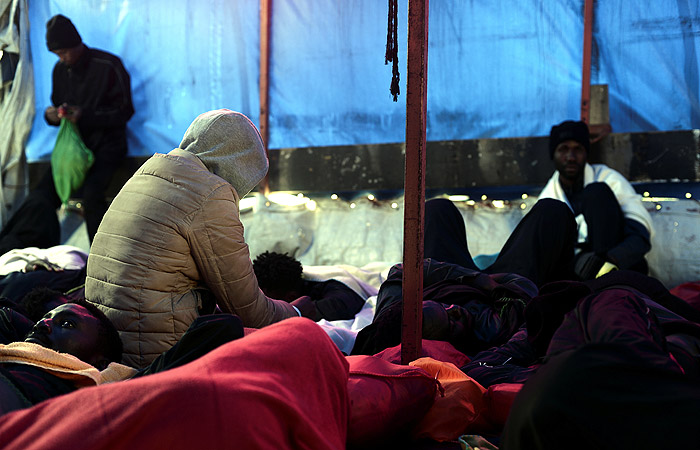 Итальянские власти снова отказались принять незаконных мигрантов