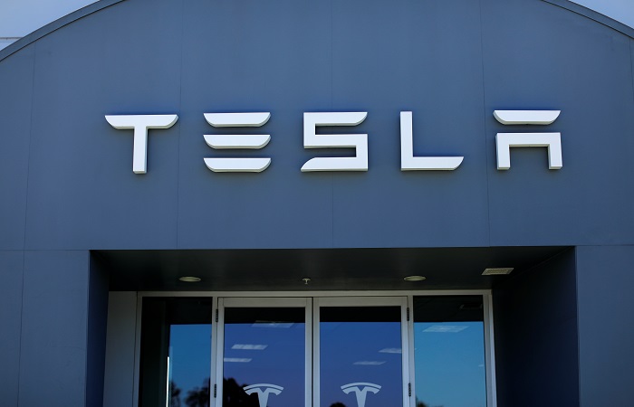 Маск собрался выкупить Tesla