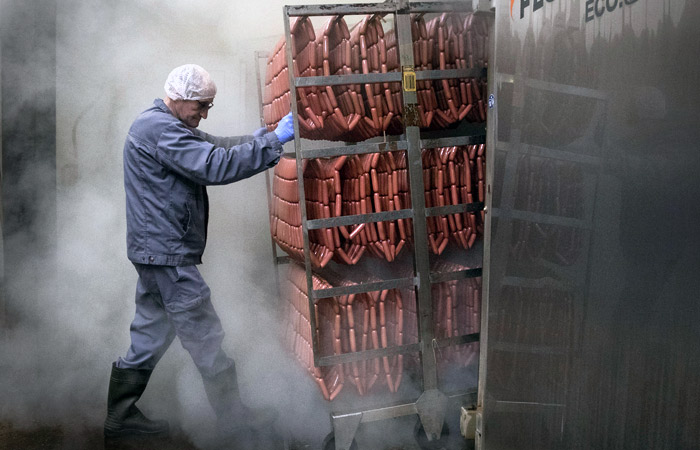 Производители колбасы попросили правительство помочь повысить цены