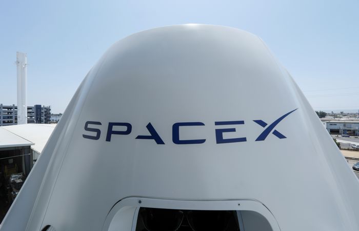 SpaceX сократит штат на 10