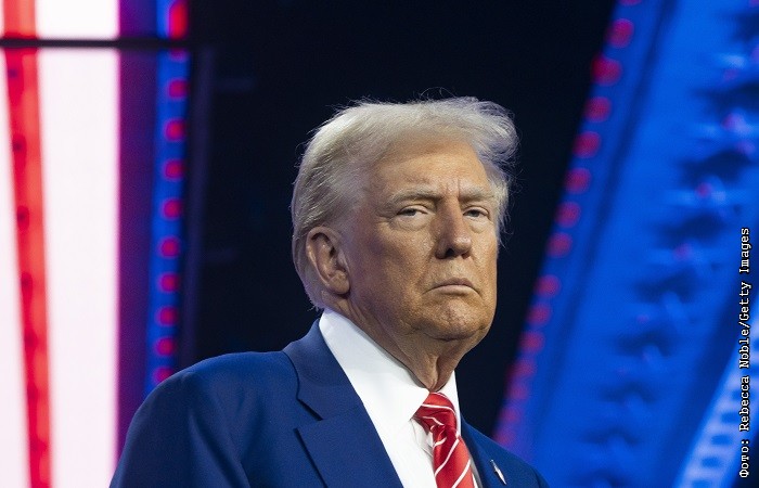 Трамп продлил на год ряд санкций против России – Интерфакс