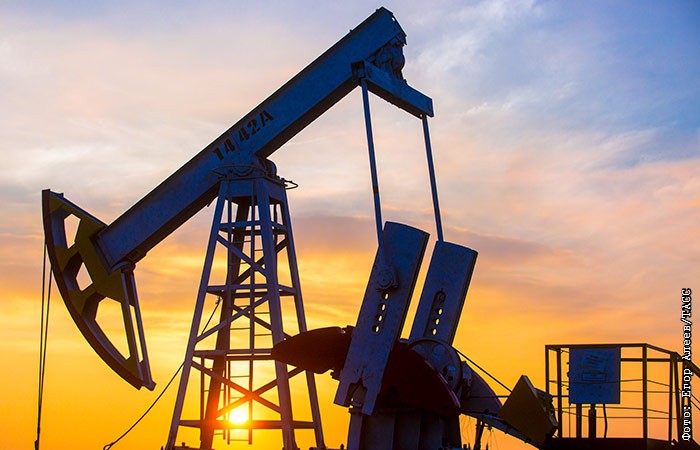 Кабмин РФ ввел запрет на экспорт бензина для производителей до конца июля