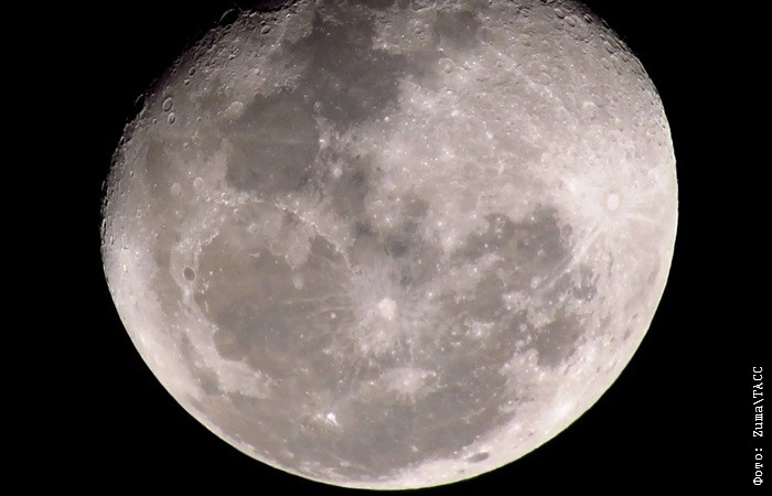 Orion начал облет Луны