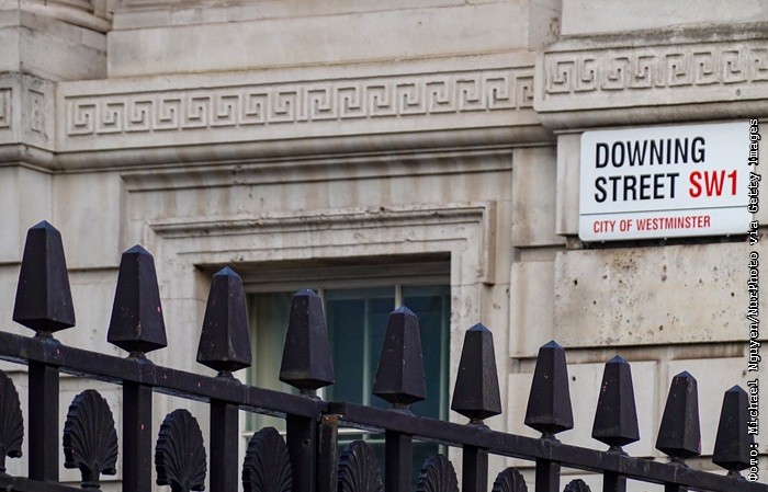 Премьер Британии уволил главу дипслужбы после раскрытия данных о проверке Мандельсона