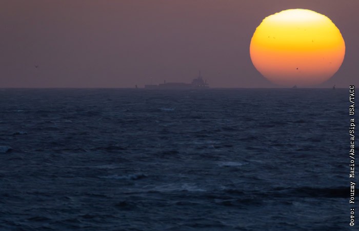 В КСИР заявили, что проходить Ормузский пролив позволено лишь гражданским судам