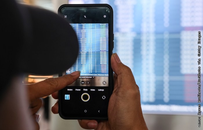 Иран открыл часть воздушного пространства для гражданских рейсов