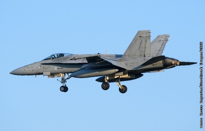 США разместили в ОАЭ эскадрилью в составе 12 истребителей F/A-18C