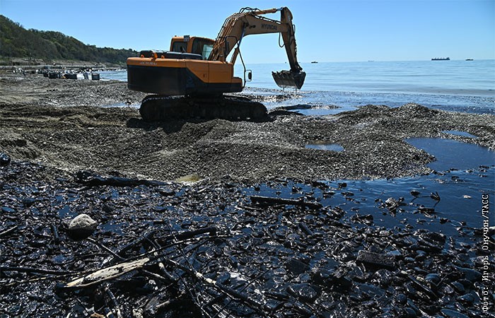В Туапсе из водоемов убрали 4165 кубометров нефтепродуктов/