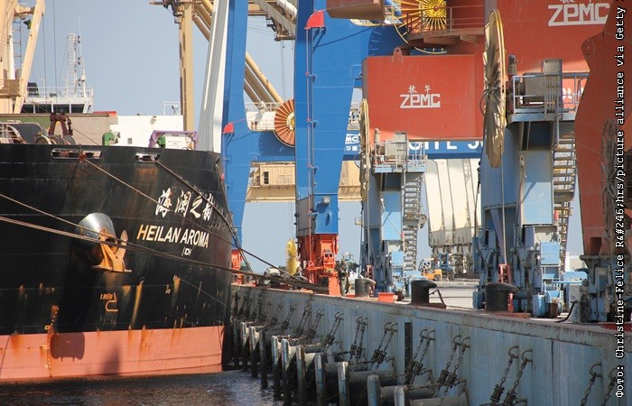 Пакистан открыл наземные коридоры для транзита иранских грузов в обход Ормузского пролива