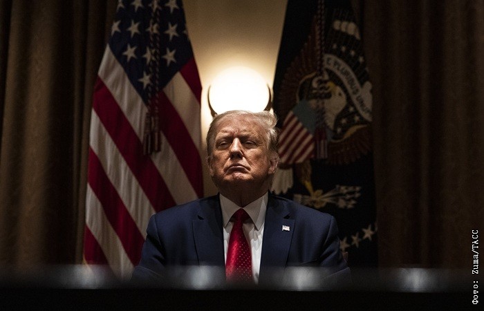 Трамп заявил о неудачной атаке Ирана на три эсминца ВМС США