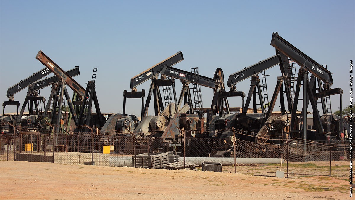 Нефть дешевеет на ожиданиях деэскалации на Ближнем Востоке
