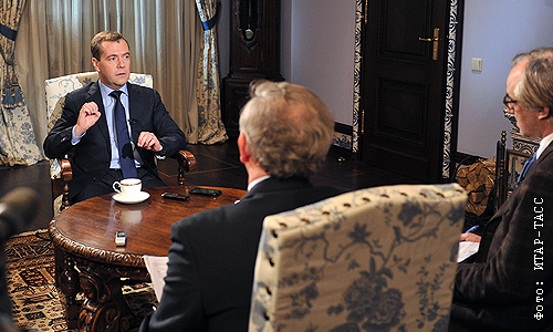 Толстой дал интервью французскому. ИТАР ТАСС Медведев д.а. фото.