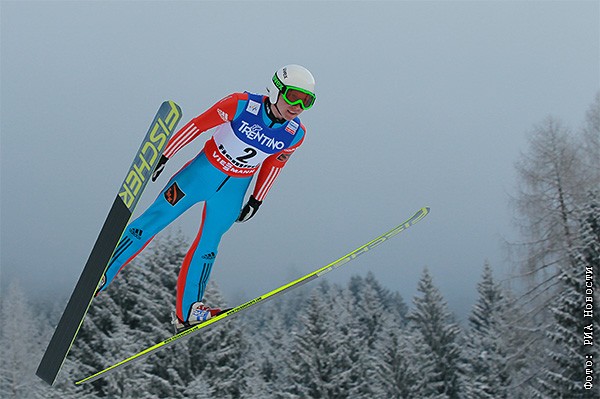 Лыжное двоеборье прыжки. Что такое лыжное двоеборье в спорте. Лыжное двоеборье Олимпийский вид спорта. Лыжи для лыжного двоеборья