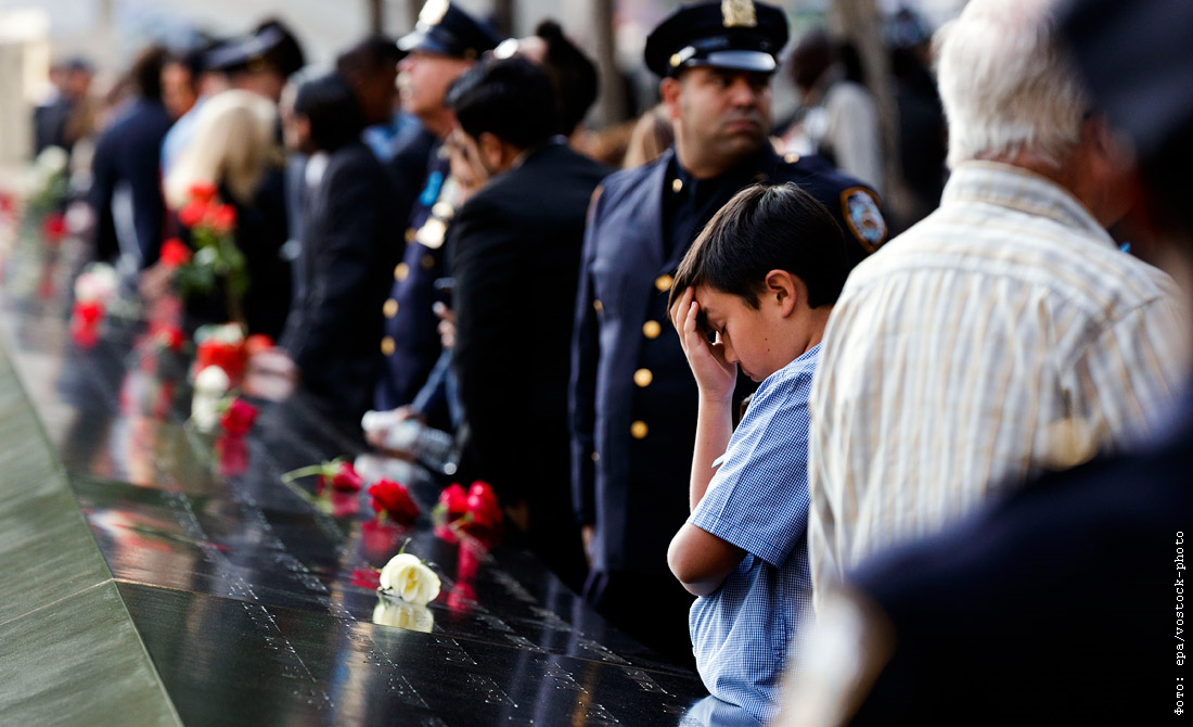 Траур в мире. 11 Сентября 2001 года террористическая атака на США. Теракт 11 сентября 2001 фото.