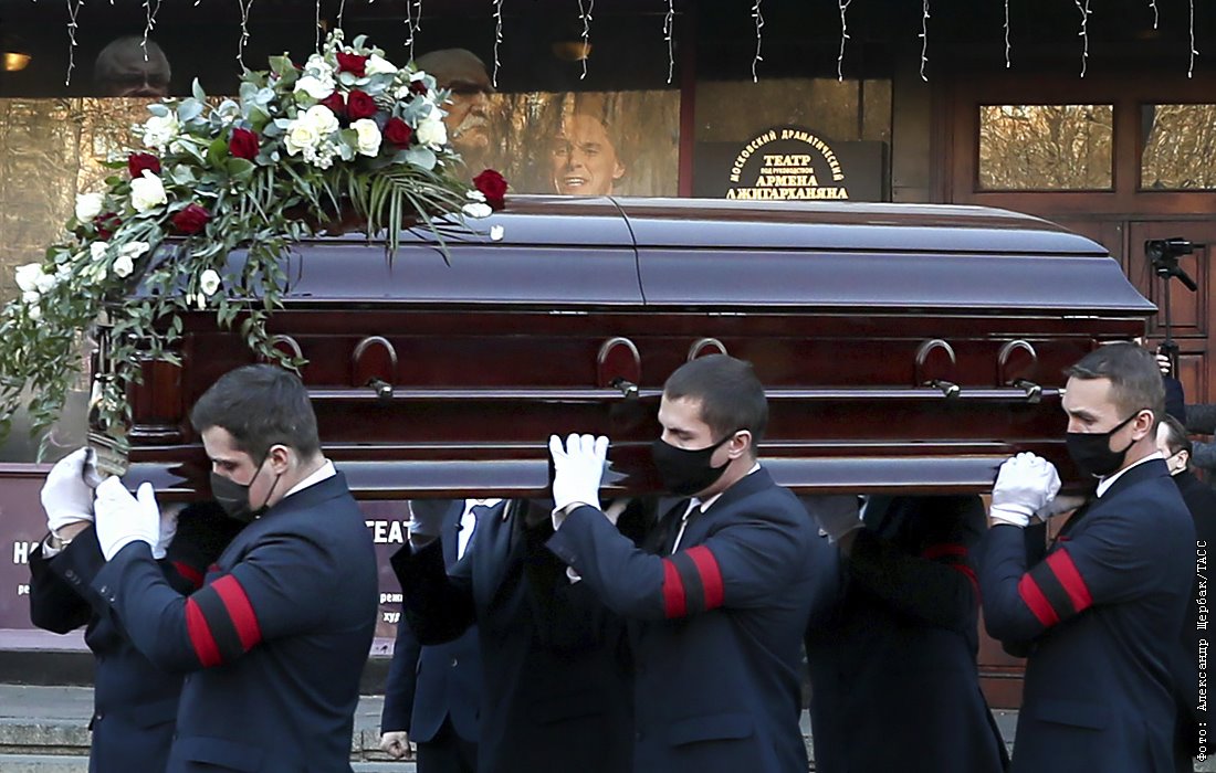 Причина смерти вдовы. Похороны Армена Джигарханяна прощание.