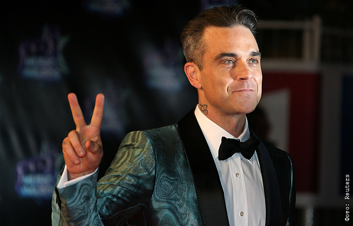 Робби Уильямс дал концерт для сборной Англии перед матчем с Францией. Игроки был