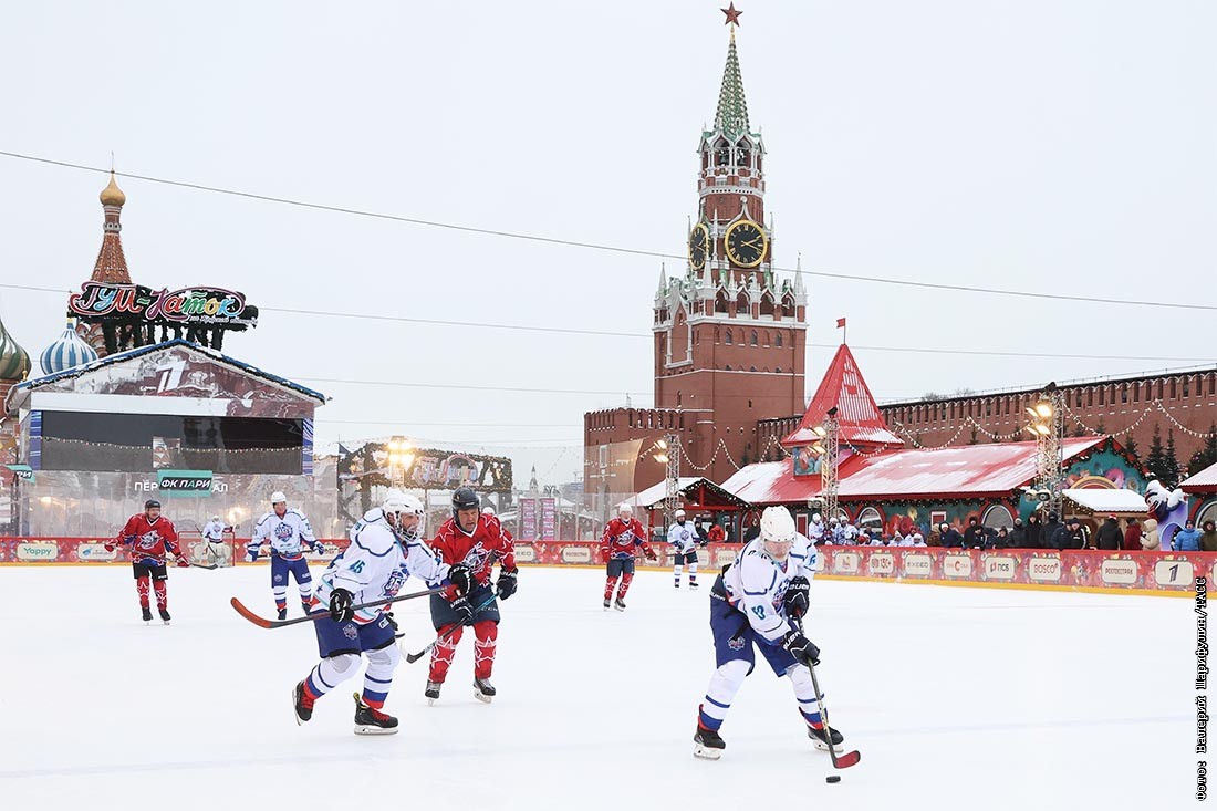 Фламинго матч. Фламинго матч. Фламинго матч. Астронавт с розовым фламинго. Фламинго матч.