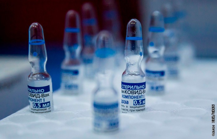 Росздравнадзор не зафиксировал смертей из-за российских COVID-вакцин