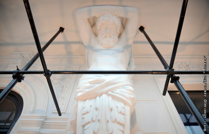 Реставрацию "Дома с атлантами" на Солянке завершат до конца года