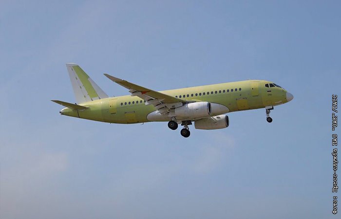 Первый полет самолета SJ-100 с российским двигателем ожидается в декабре