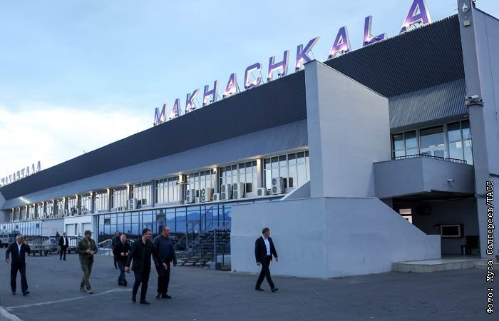 Пять участников беспорядков в аэропорту Махачкалы получили до 10 суток ареста