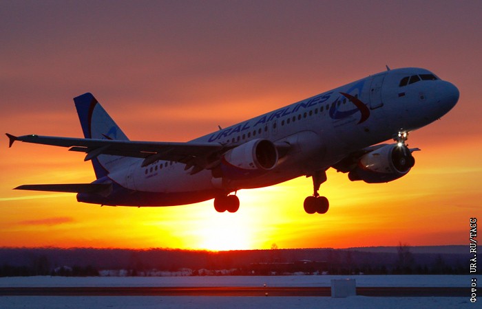 Суд обязал "Уральские авиалинии" не включать автоматически в договор ...