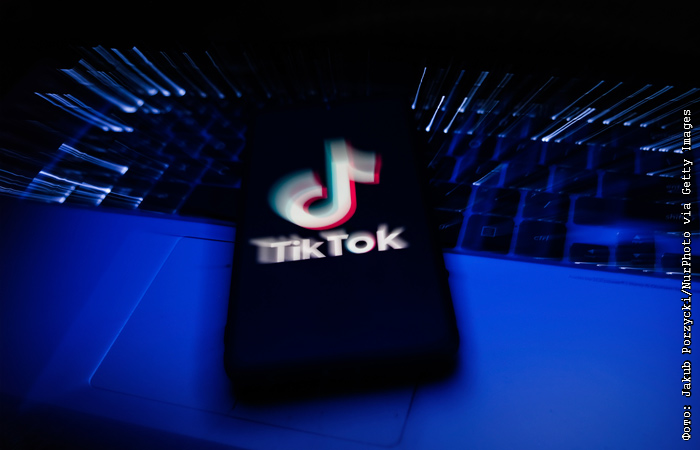 происхождение цифры 3. цифра 3 зеленая на прозрачном фоне. значение числа 3. прибывает цифра 3. прибывает цифра 3.