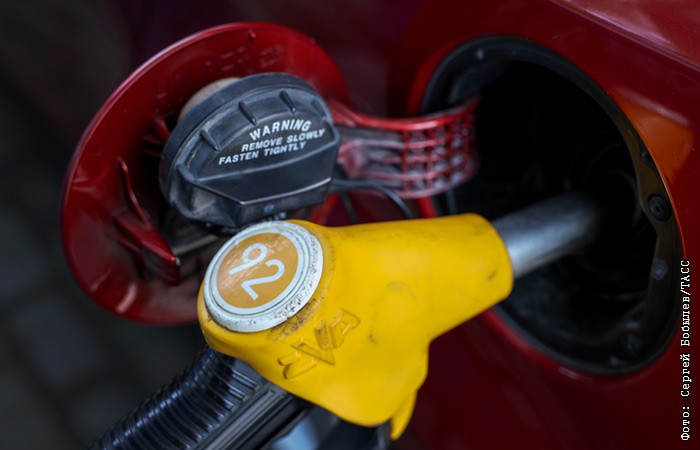 Стоимость 92-го бензина на бирже в четверг упала на 5,6%