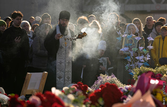 Сколько времени показывают часы 2 класс. Маленькая стрелка часов. Какого числа сколько время. Часов в сутках. Сколько сейчас времени.