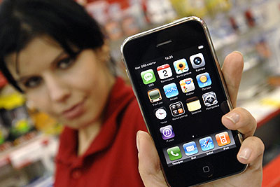 В России начались продажи телефона iPhone 3G