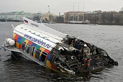 В Санкт-Петербурге сгорели два прогулочных катера