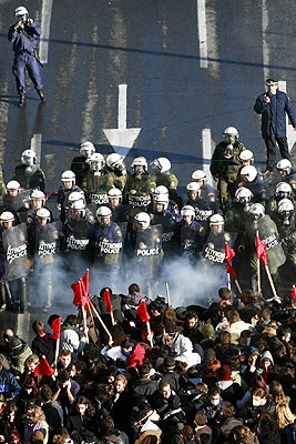 В Греции продолжаются столкновения анархистов с полицией